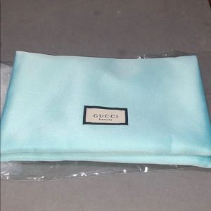 Gucci Magnetic Pouch !